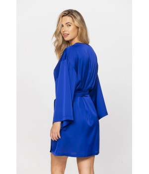 Detalle del tejido azul de la bata ajustada